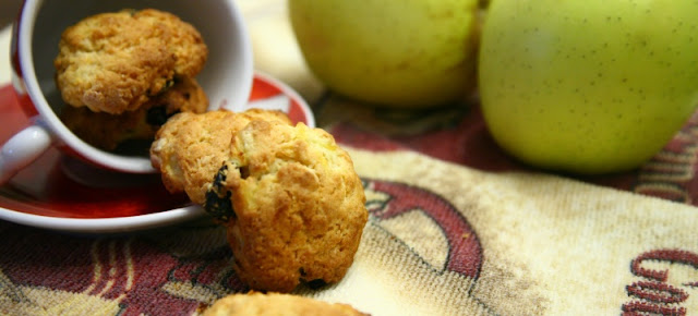 Biscotti rustici con mele e uvetta