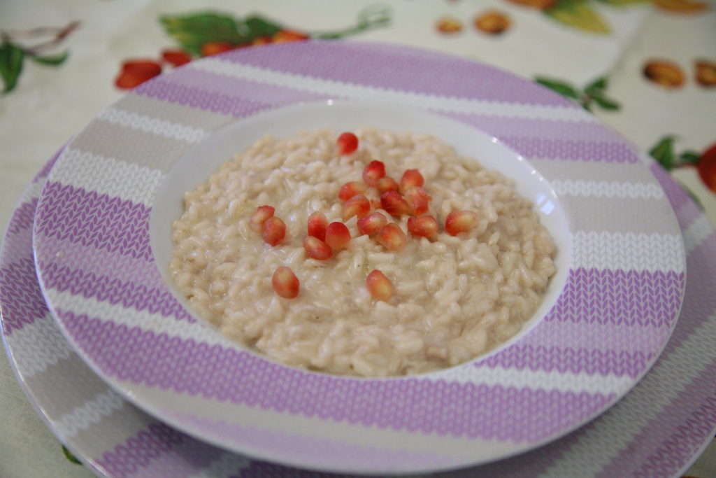 Risotto con crescenza e succo di melograno